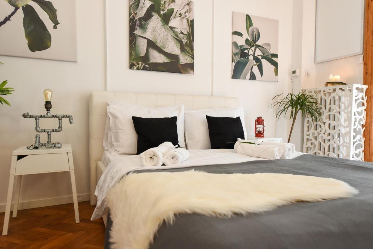 Vintage Elegance, Modern Comfort: 1Br Apartment Overlooking Calea Victoriei Bukarest Eksteriør billede