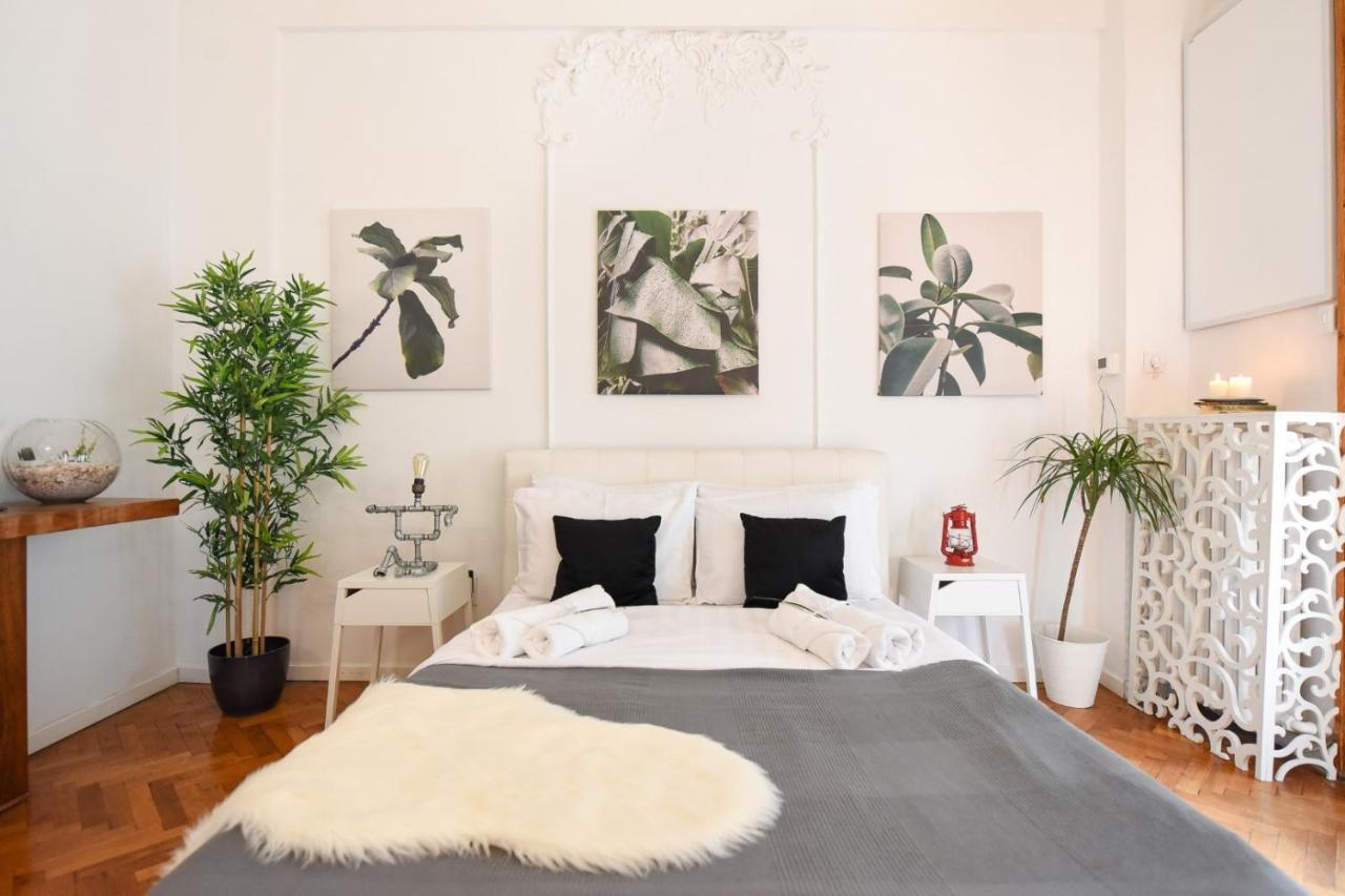 Vintage Elegance, Modern Comfort: 1Br Apartment Overlooking Calea Victoriei Bukarest Eksteriør billede